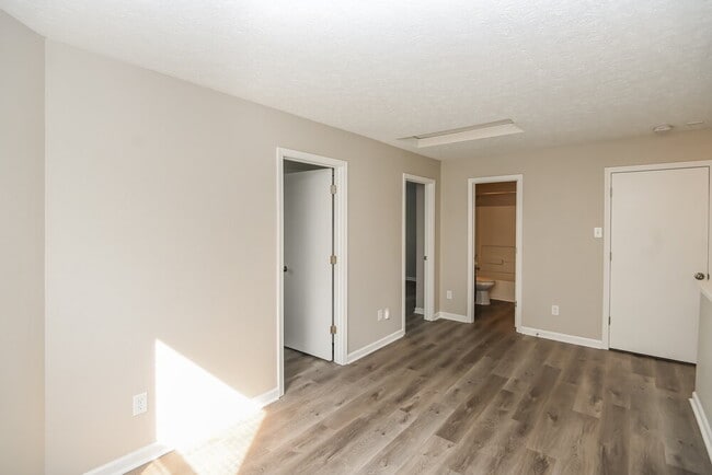 Building Photo - 831 Littleton Dr