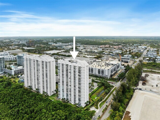 Building Photo - 15051 Royal Oaks Ln