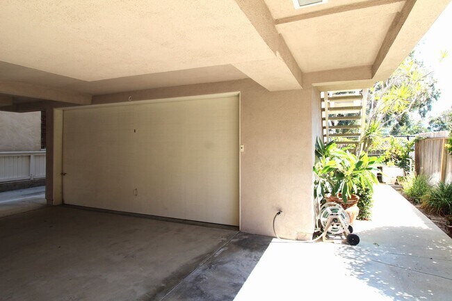 Building Photo - 1158 Cypress Ave
