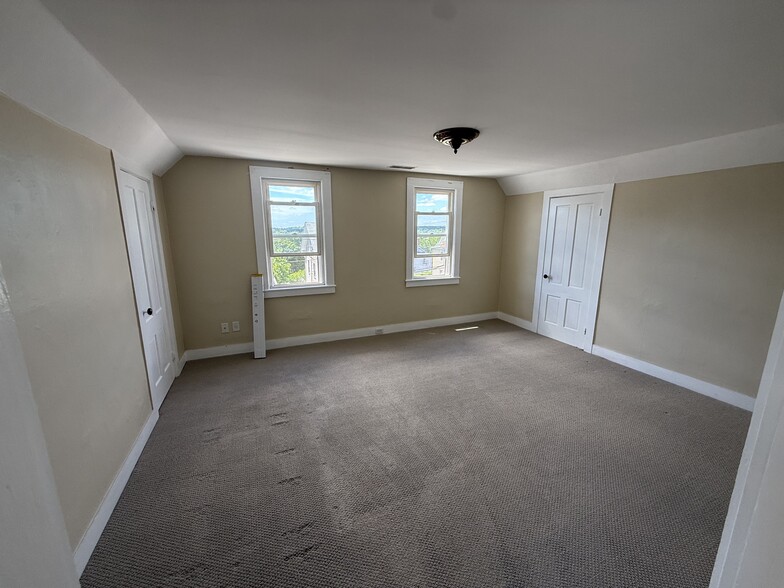 Living room - 11 Summer St