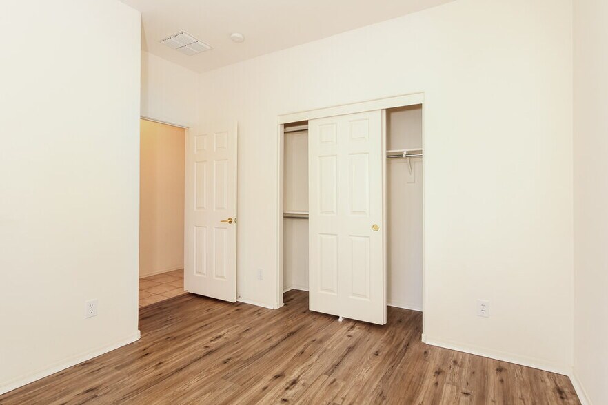 Building Photo - 39511 N Prairie Ln