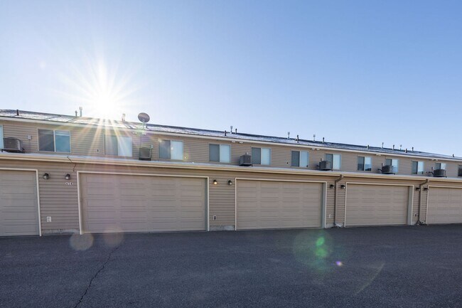 Building Photo - Beautiful Townhome in Rexburg Close to Campus