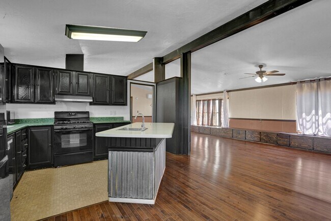 Building Photo - Country home for Lease!