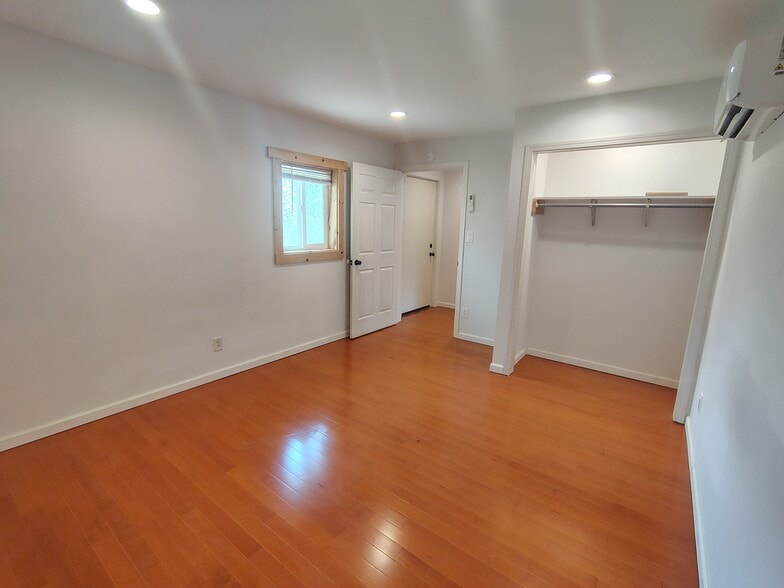 Building Photo - 11641 S Johnson Rd