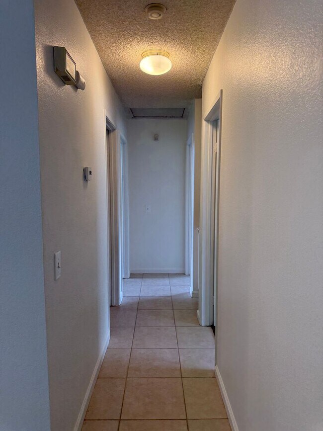 Building Photo - Hesperia Home, 3 Bedroom's, 2 Bathrooms, New paint, New Carpet,