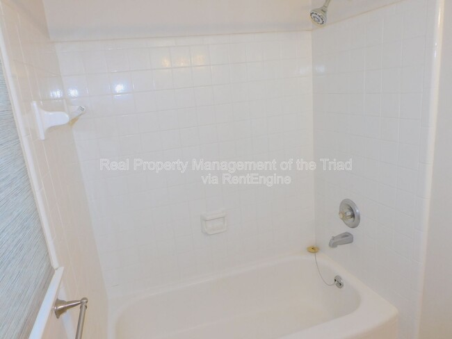 Building Photo - 3110 Canterbury St