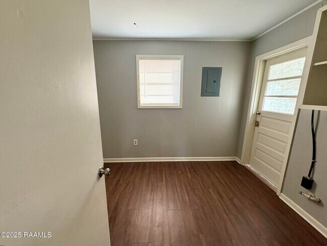 Building Photo - 118 Avondale Dr