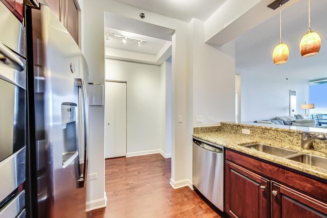 Building Photo - 1211 S Prairie Ave