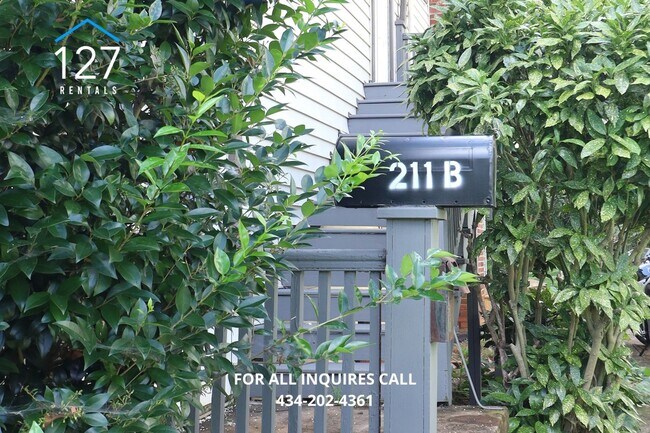 Building Photo - Spacious 2 Bed 1 Bath Duplex in Lynchburg