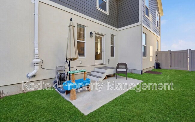 Building Photo - 979 Shoreline Dr
