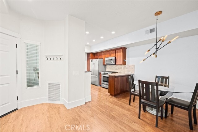 Building Photo - 15 Silver Glade Dr