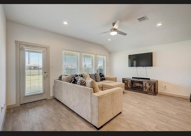 Building Photo - 1246 Truckee River Dr