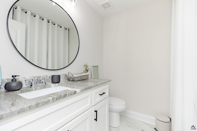 Building Photo - 210 Saraland Trl