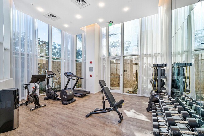 Building Photo - 3550 S Ocean Blvd