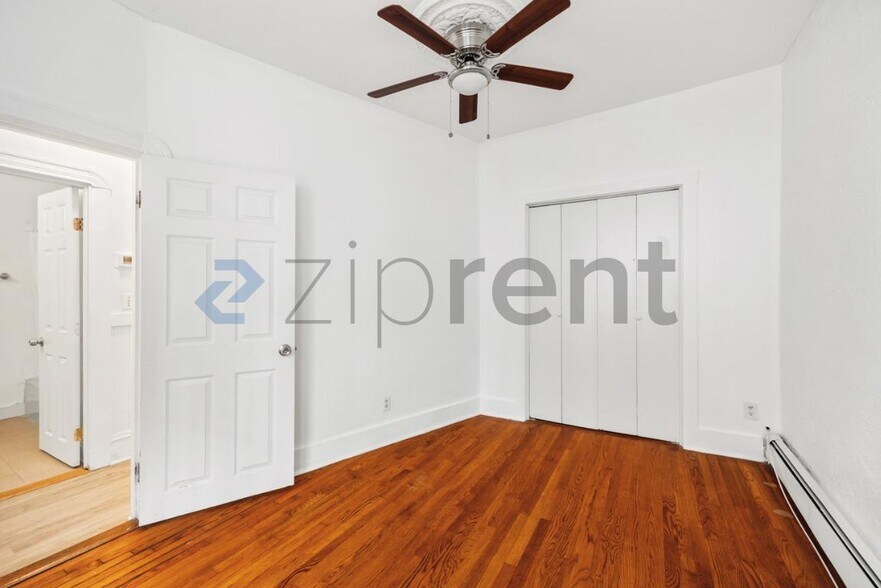 Building Photo - Unit 3
