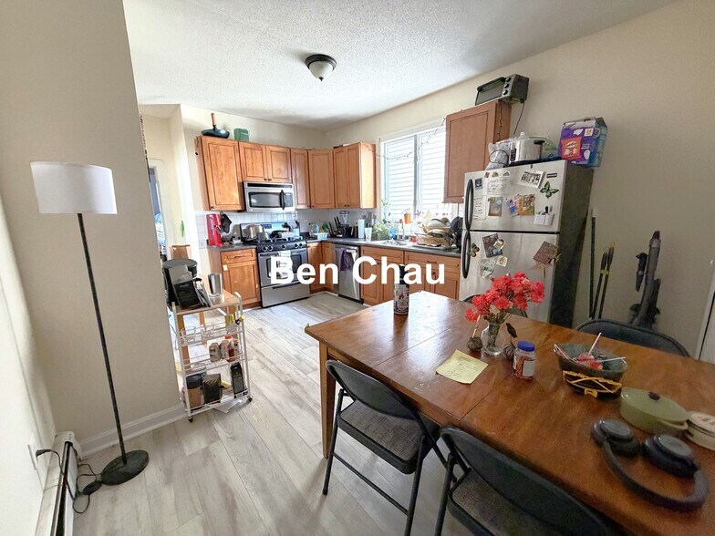 Building Photo - 68 Winchester St