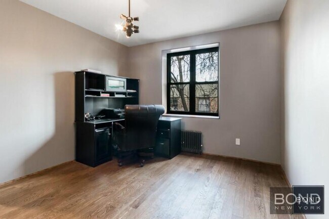 Building Photo - 2 bedroom in EAST ELMHURST NY 11370