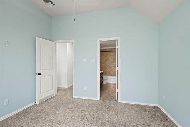 Building Photo - 13415 Lake Arlington Rd