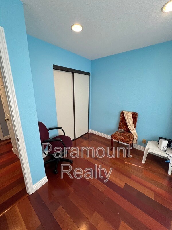 Building Photo - 600 Praderia Cir