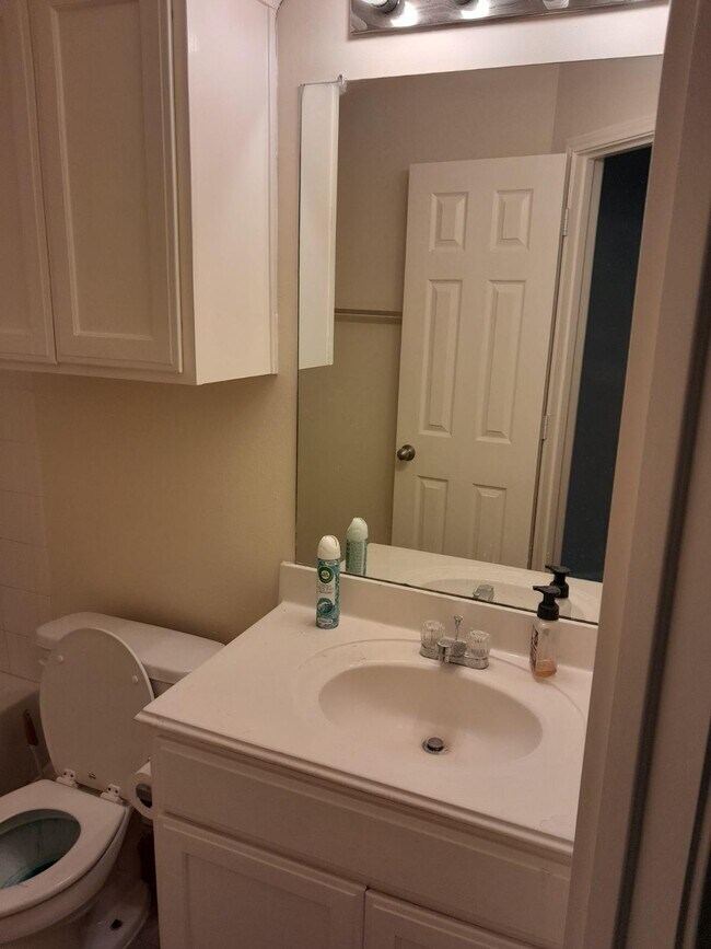 Building Photo - 1919 Doliver Cir