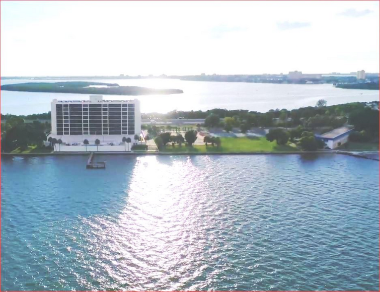 Building Photo - 7100 Sunshine Skyway Ln S