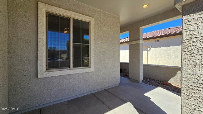 Building Photo - 17520 W Fairview St