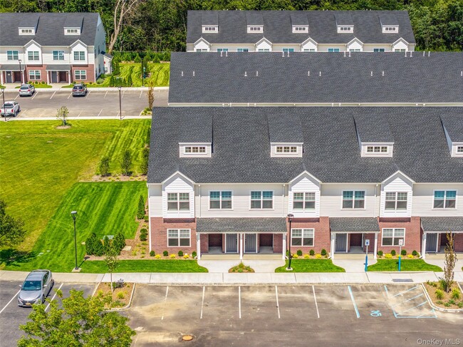 Building Photo - 725 Eastview Dr