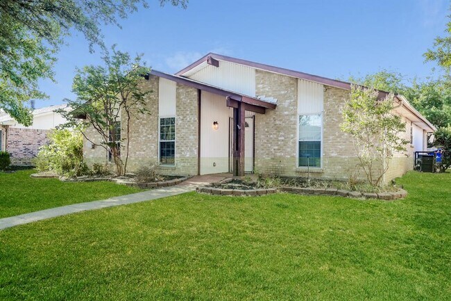 Building Photo - 1840 Paxton Dr