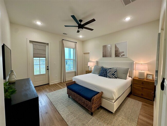 Building Photo - 2503 103rd St