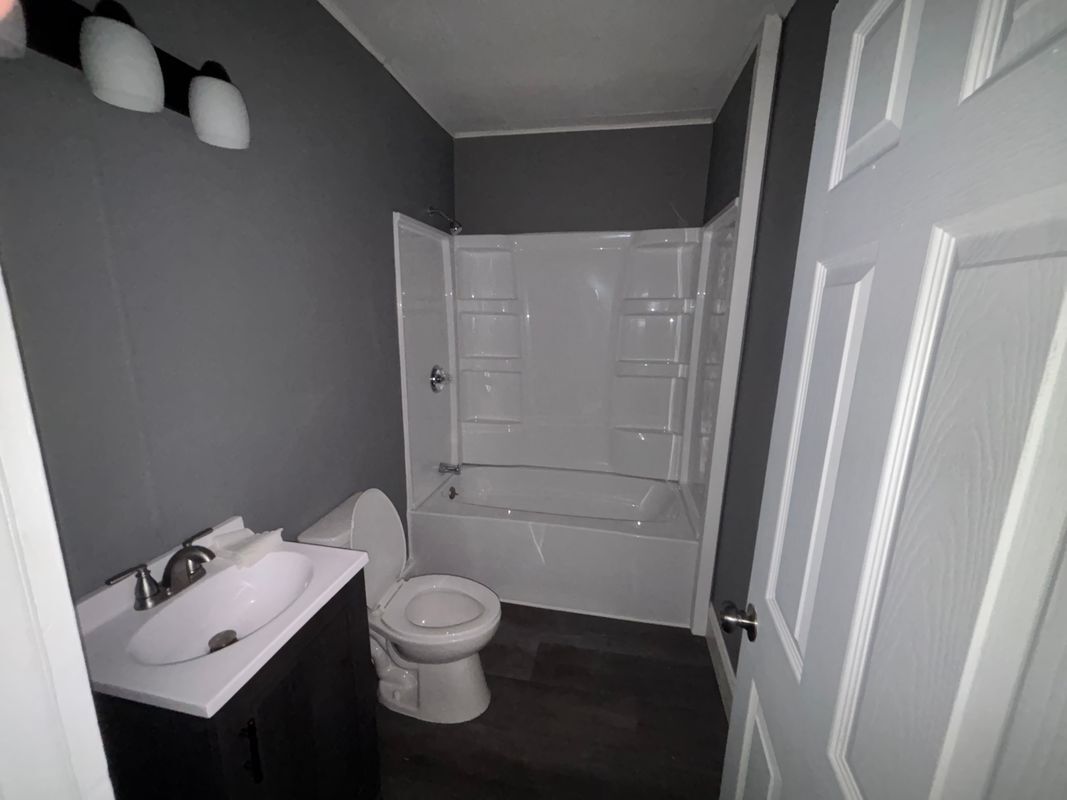 Building Photo - 621 1/2 East Adams Street, Right side