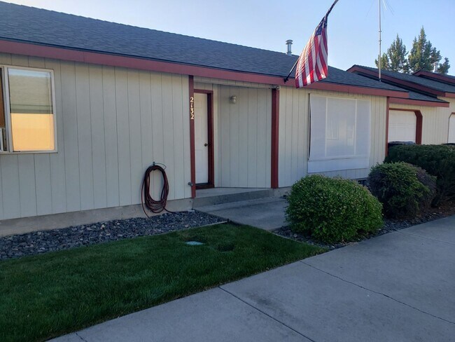 Building Photo - 2132-2142 SW Reindeer