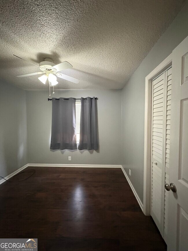 Building Photo - 155 Woodhaven Dr