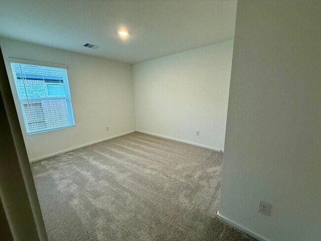 Building Photo - 10914 Silver Canoe Dr