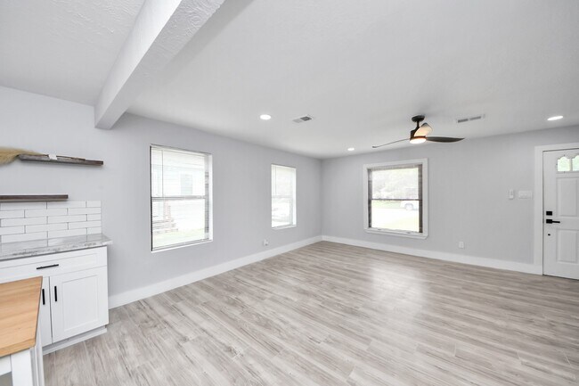 Building Photo - 503 Schilling Ave