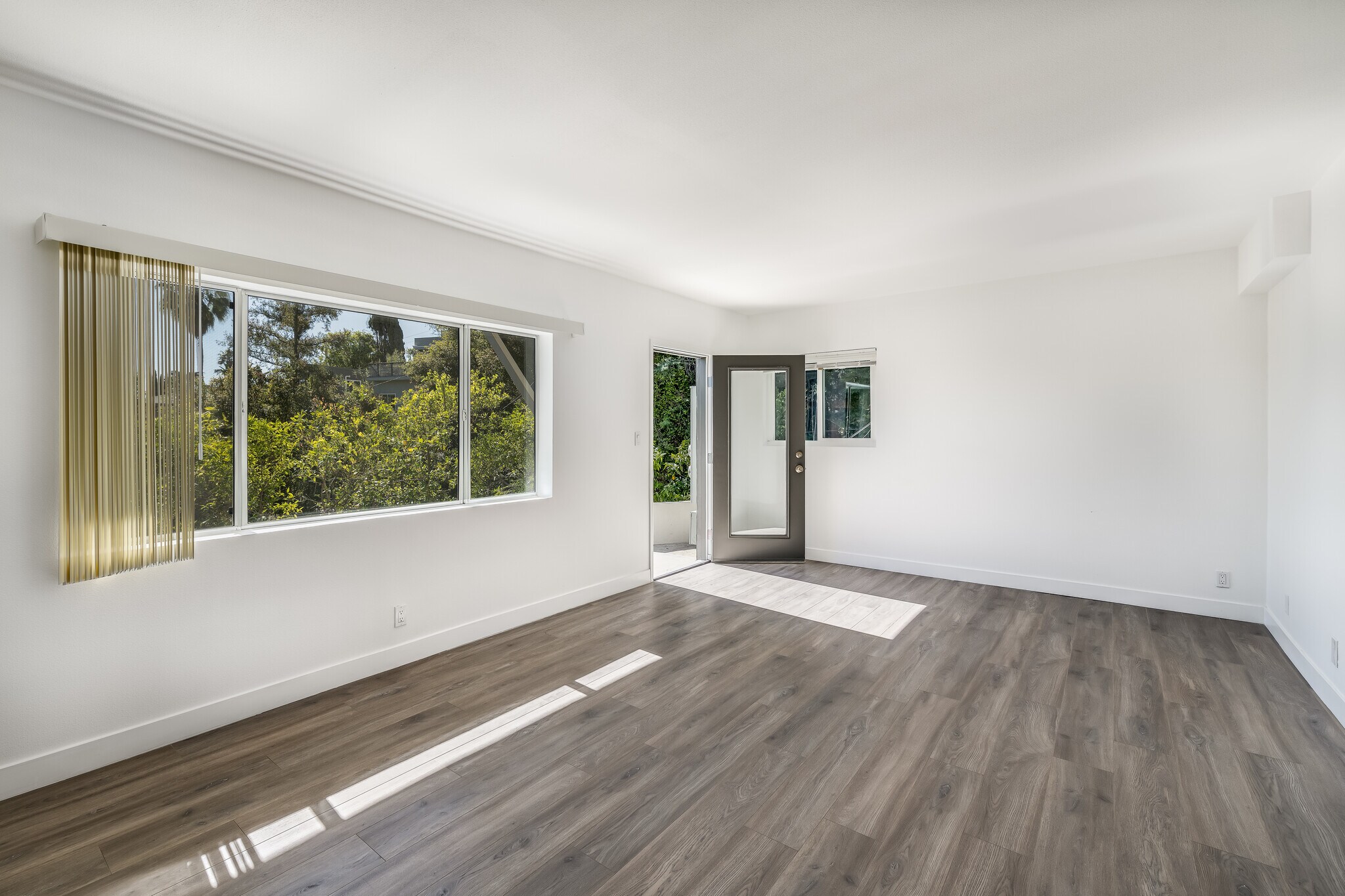 living room - 1724 1/2 Rotary Dr