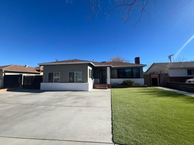 Building Photo - 44514 Lowtree Ave