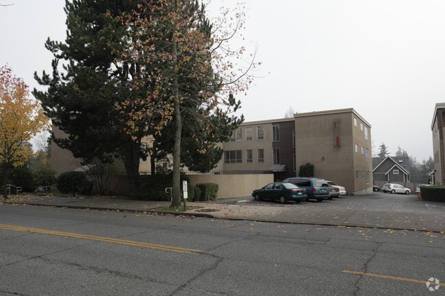 Building Photo - Town and Country Apartments