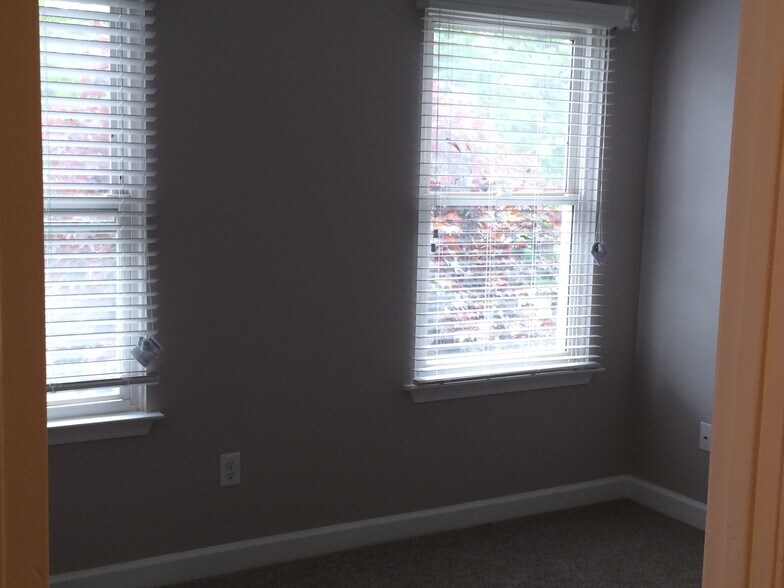 Master Bedroom - 109 Hunt Dr