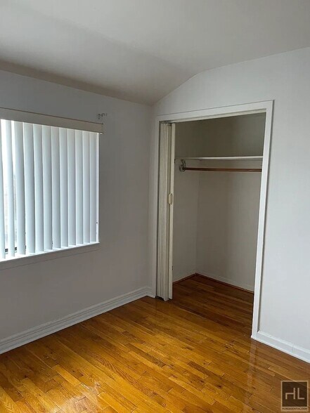 Building Photo - 22 AVENUE