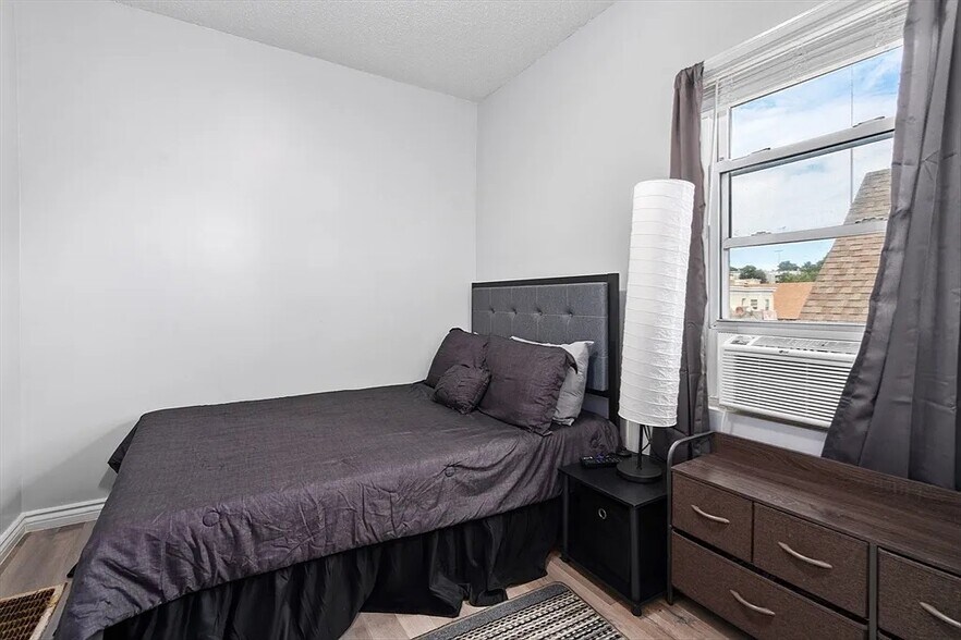 Building Photo - 51 Wallingford Rd