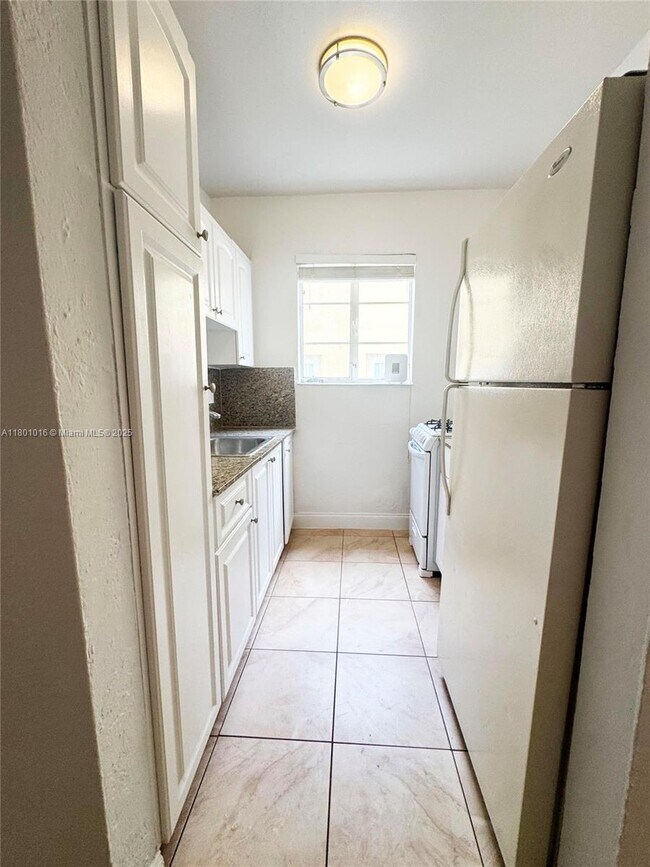 Building Photo - 7510 Byron Ave