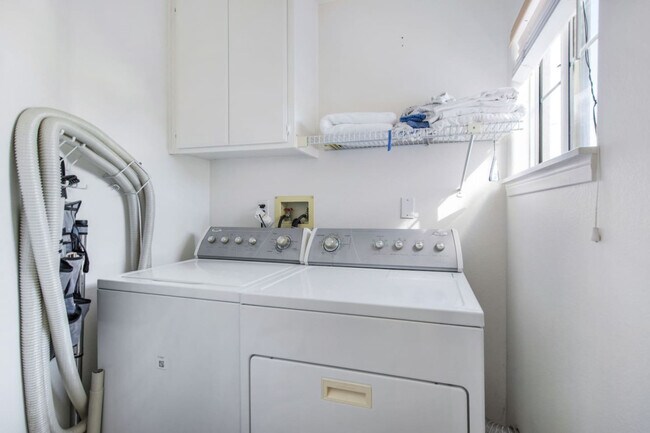 Building Photo - 603 10th St