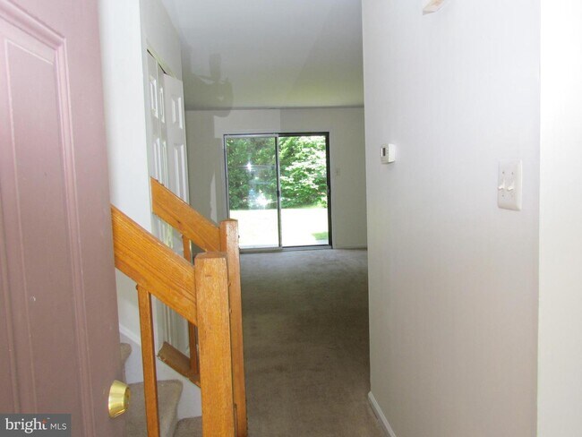 Building Photo - 9 Cohanzick Ct