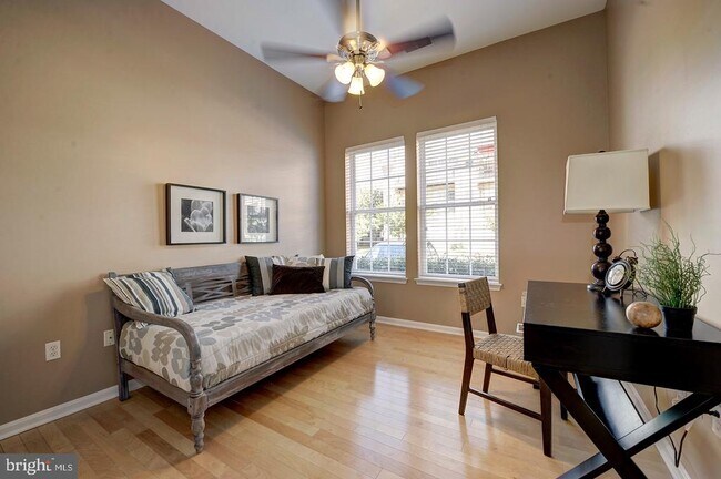 Building Photo - 4951 Brenman Park Dr
