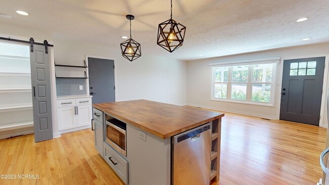 Building Photo - 505 W Rhode Island Ave