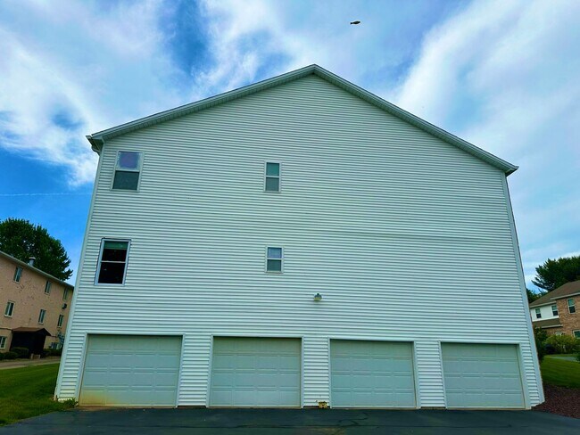 Building Photo - 3649 Indian Run Dr