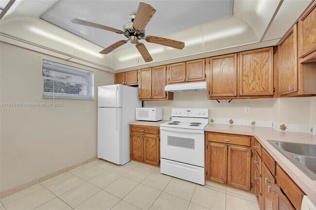Building Photo - 1100 NW 87th Ave