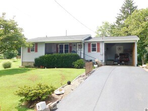 Building Photo - Home in Marion