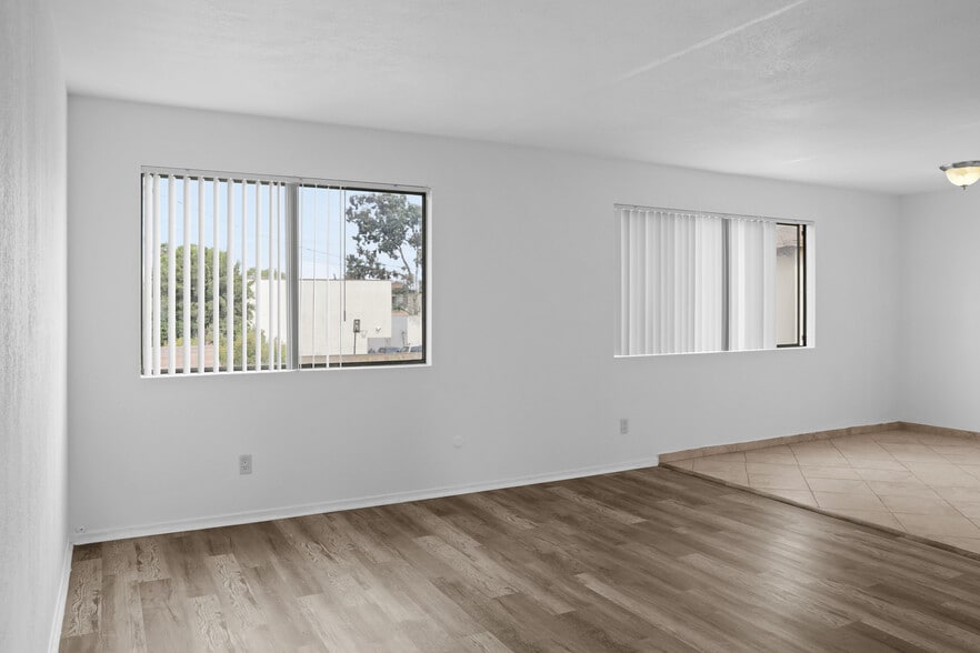 Building Photo - 324 Stepney St