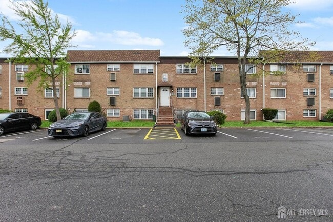 Building Photo - 396 College Dr